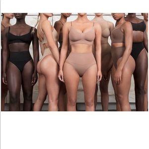 SKIMS core control thong